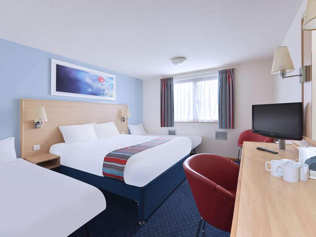 Travelodge Cirencester Zimmer foto